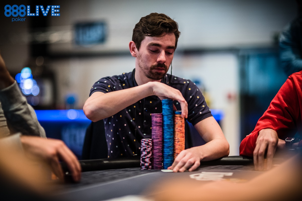 How to Dominate Your Poker Tournament as Chip Leader?